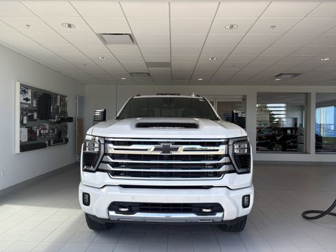 Used 2025 Chevrolet Silverado 2500 High Country w/ High Country Premium Package AWD/4WD image 7