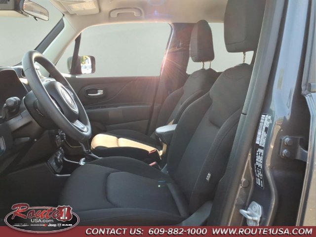 Used 2023 Jeep Renegade Latitude AWD/4WD image 25