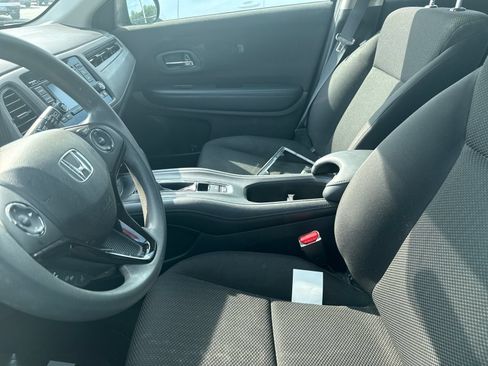 Used 2018 Honda HR-V LX image 9