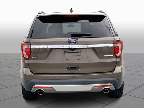 Used 2016 Ford Explorer XLT w/ Equipment Group 202A image 5