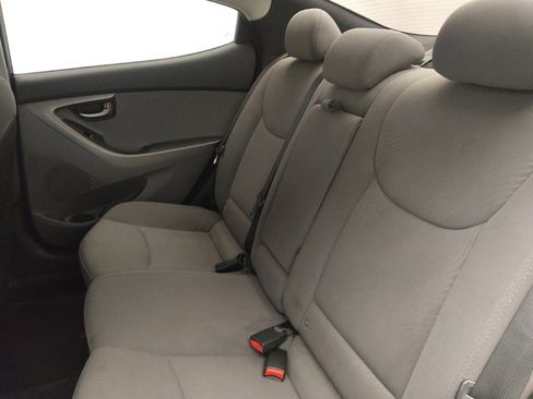 Used 2016 Hyundai Elantra SE image 18