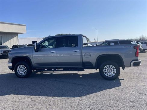 Used 2025 Chevrolet Silverado 2500 LTZ image 7
