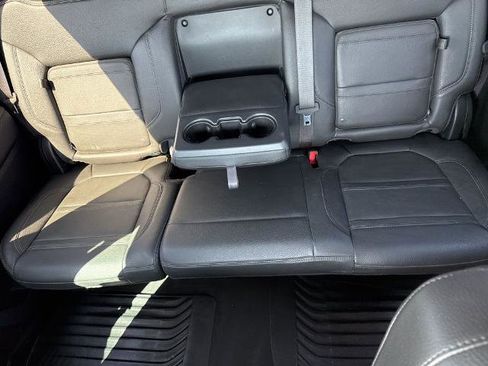 Used 2022 GMC Sierra 2500 Denali w/ Denali Black Diamond Edition image 12