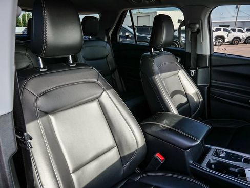 Used 2022 Ford Explorer XLT w/ Equipment Group 202A AWD/4WD image 75
