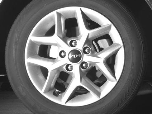 Used 2025 Kia Soul LX w/ LX Technology Package FWD image 20