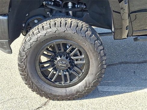 Used 2025 Chevrolet Silverado 2500 LT image 27