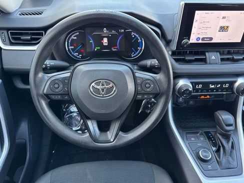 Used 2023 Toyota RAV4 LE AWD/4WD image 16