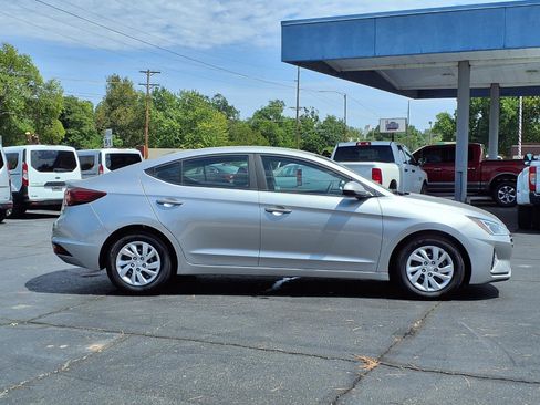 Used 2020 Hyundai Elantra SE FWD image 2