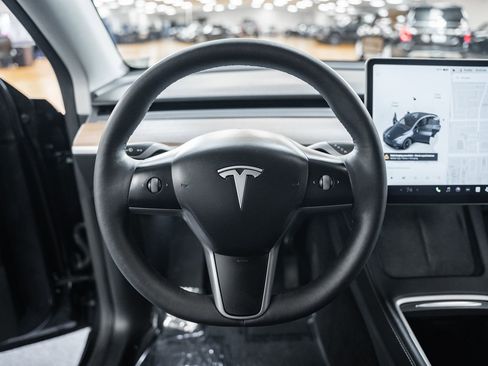 Used 2024 Tesla Model Y Long Range image 33