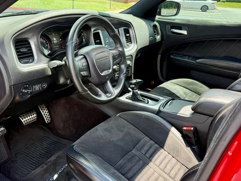 Used 2017 Dodge Charger R/T RWD image 13