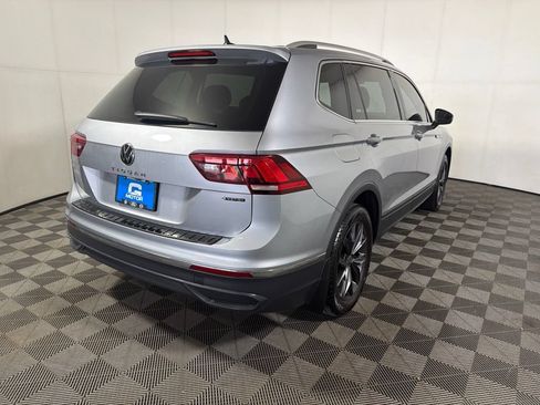 Used 2024 Volkswagen Tiguan SE w/ Panoramic Sunroof Package AWD/4WD image 7