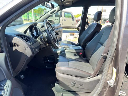 Used 2019 Dodge Grand Caravan GT w/ Safety Sphere Group FWD image 19