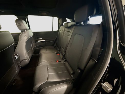 Used 2024 Mercedes-Benz EQB 300 4MATIC image 25