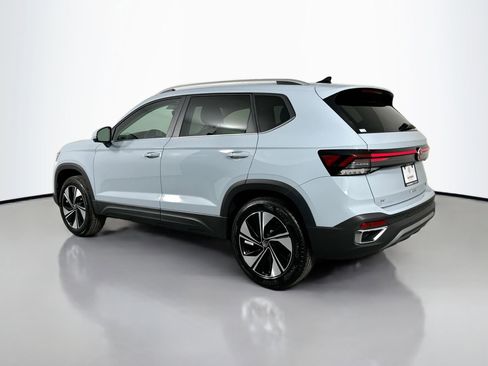 New 2026 Volkswagen Taos SE image 7