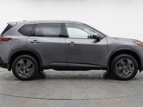 Used 2025 Nissan Rogue SV FWD image 11