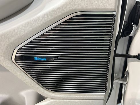 Used 2023 Jeep Grand Cherokee Overland w/ Adv Protech Group III image 12