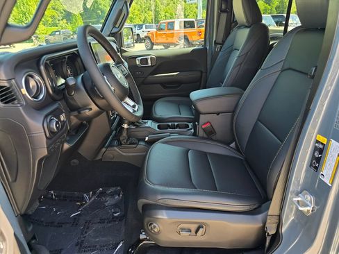 New 2026 Jeep Wrangler Unlimited Sahara AWD/4WD image 4