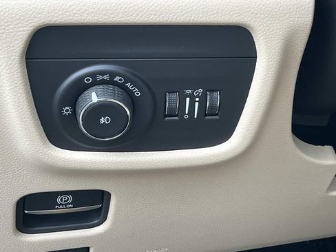 New 2025 Jeep Grand Cherokee Limited w/ MOPAR Finishing Package AWD/4WD image 23