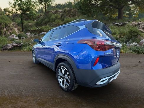 Used 2021 Kia Seltos EX image 7