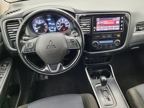 Used 2017 Mitsubishi Outlander SE image 22
