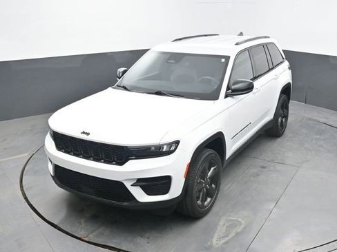 Used 2023 Jeep Grand Cherokee Altitude image 44