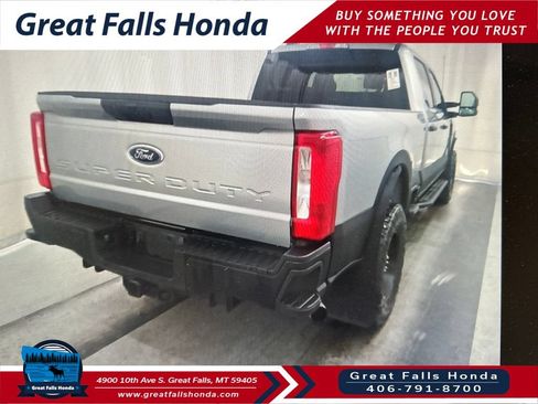Used 2023 Ford F250 XLT AWD/4WD image 3