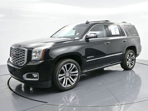 Used 2020 GMC Yukon Denali w/ Denali Premium Package image 3