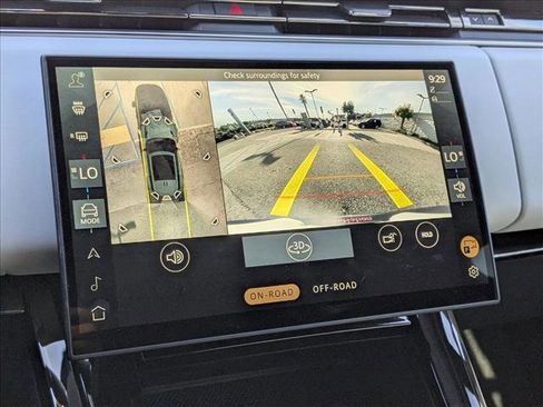 Used 2025 Land Rover Range Rover Sport SE image 13