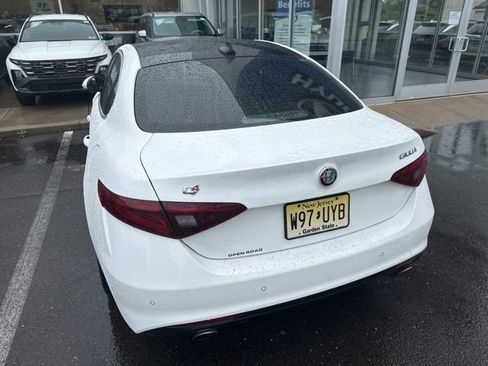 Used 2018 Alfa Romeo Giulia AWD image 9