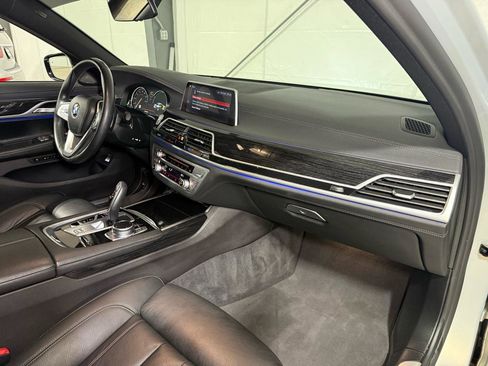 Used 2019 BMW 740i w/ M Sport Package image 30