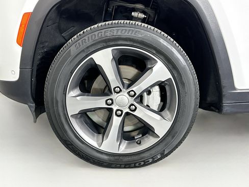 Used 2023 Jeep Grand Cherokee Limited w/ Luxury Tech Group II image 11