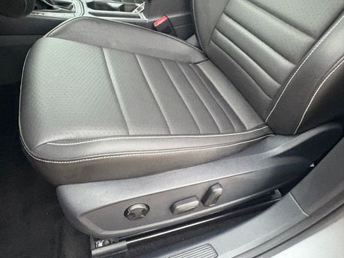 Used 2024 Volkswagen Jetta SE FWD image 31