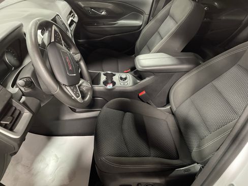 Used 2023 GMC Terrain SLE w/ Driver Convenience Package image 9