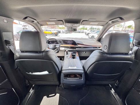 Used 2022 Cadillac Escalade Luxury AWD/4WD image 25