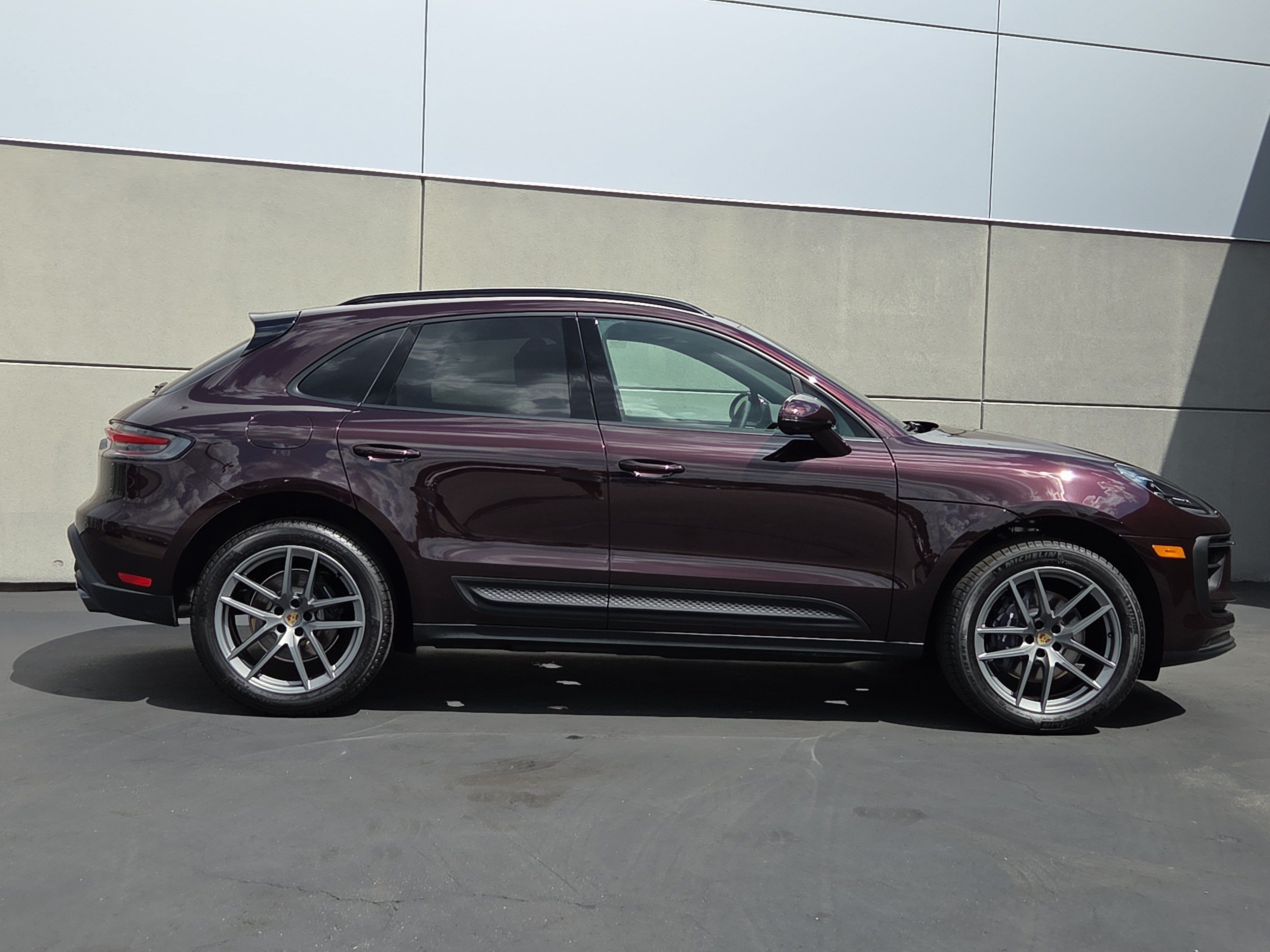 Certified 2025 Porsche Macan AWD/4WD image 8
