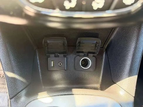 Used 2017 Chevrolet Cruze LT FWD image 39