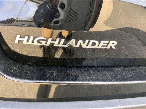 Used 2015 Toyota Highlander LE image 10