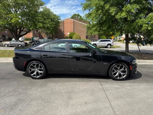 Used 2016 Dodge Charger R/T w/ Plus Group RWD image 3