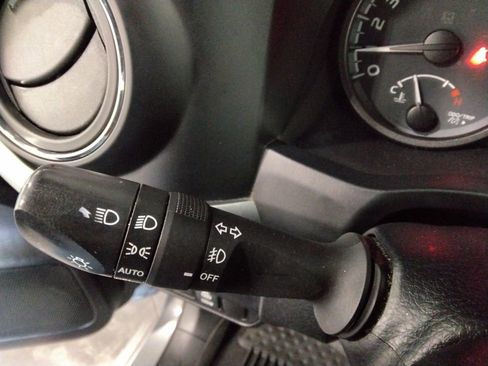 Used 2021 Toyota Tacoma TRD Off-Road image 13