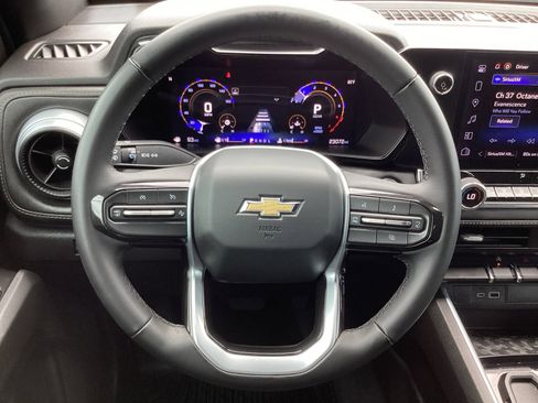 Used 2024 Chevrolet Colorado LT w/ LT Convenience Package RWD image 17