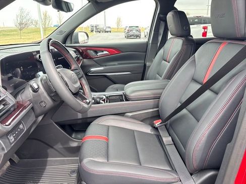 New 2026 Chevrolet Traverse RS w/ LPO, Floor Liner Package AWD/4WD image 9