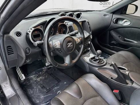 Used 2017 Nissan 370Z Touring RWD image 9