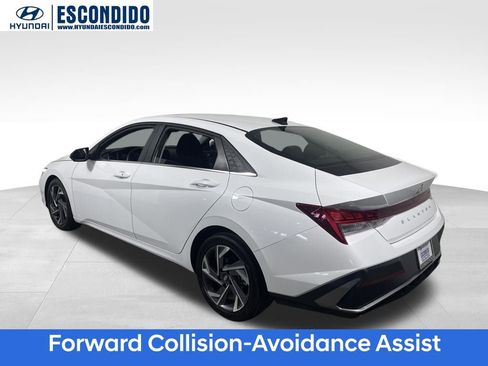 Used 2025 Hyundai Elantra SEL image 3