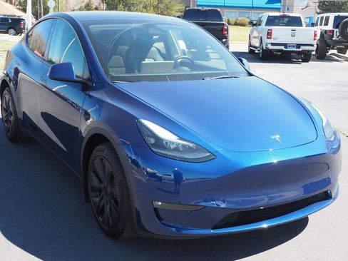 Used 2025 Tesla Model Y Long Range image 3