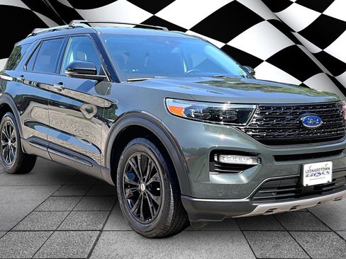 Certified 2022 Ford Explorer Limited w/ Equipment Group 301A AWD/4WD image 10