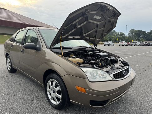 Used 2005 Ford Focus SE image 16