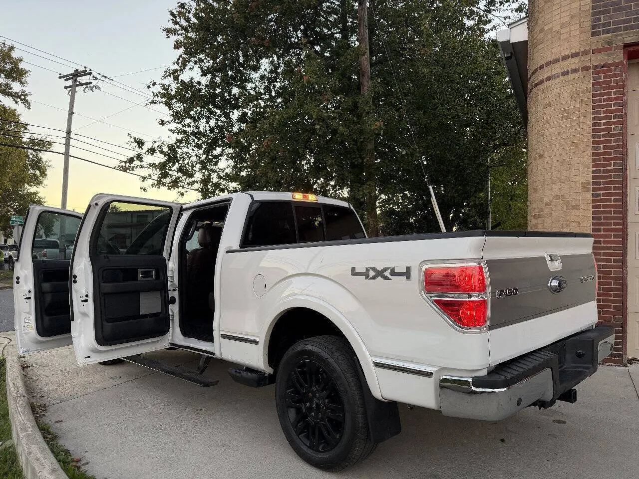 Used 2012 Ford F150 Platinum w/ Max Trailer Tow Pkg AWD/4WD image 24