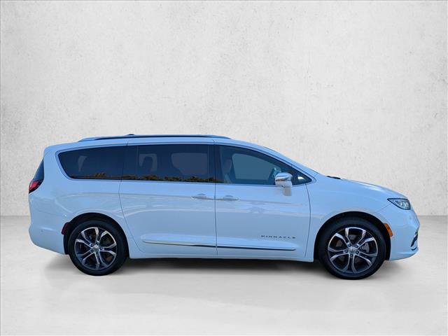 Used 2022 Chrysler Pacifica Pinnacle AWD/4WD image 4