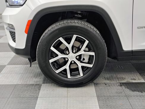 Used 2024 Jeep Grand Cherokee Limited image 15