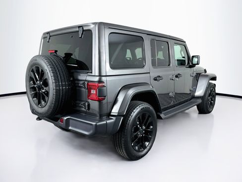 Used 2025 Jeep Wrangler Unlimited Sahara AWD/4WD image 9